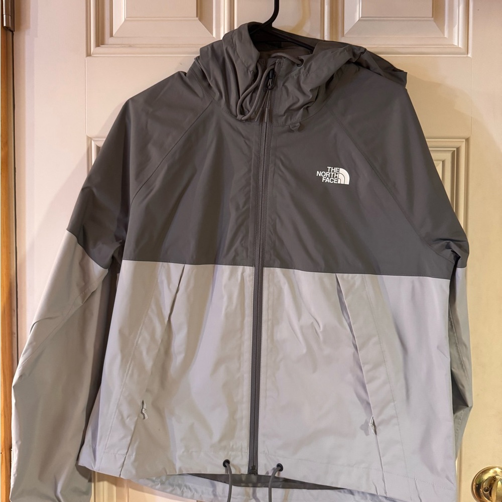 The North Face women’s Two-Tone Gray Windbreaker